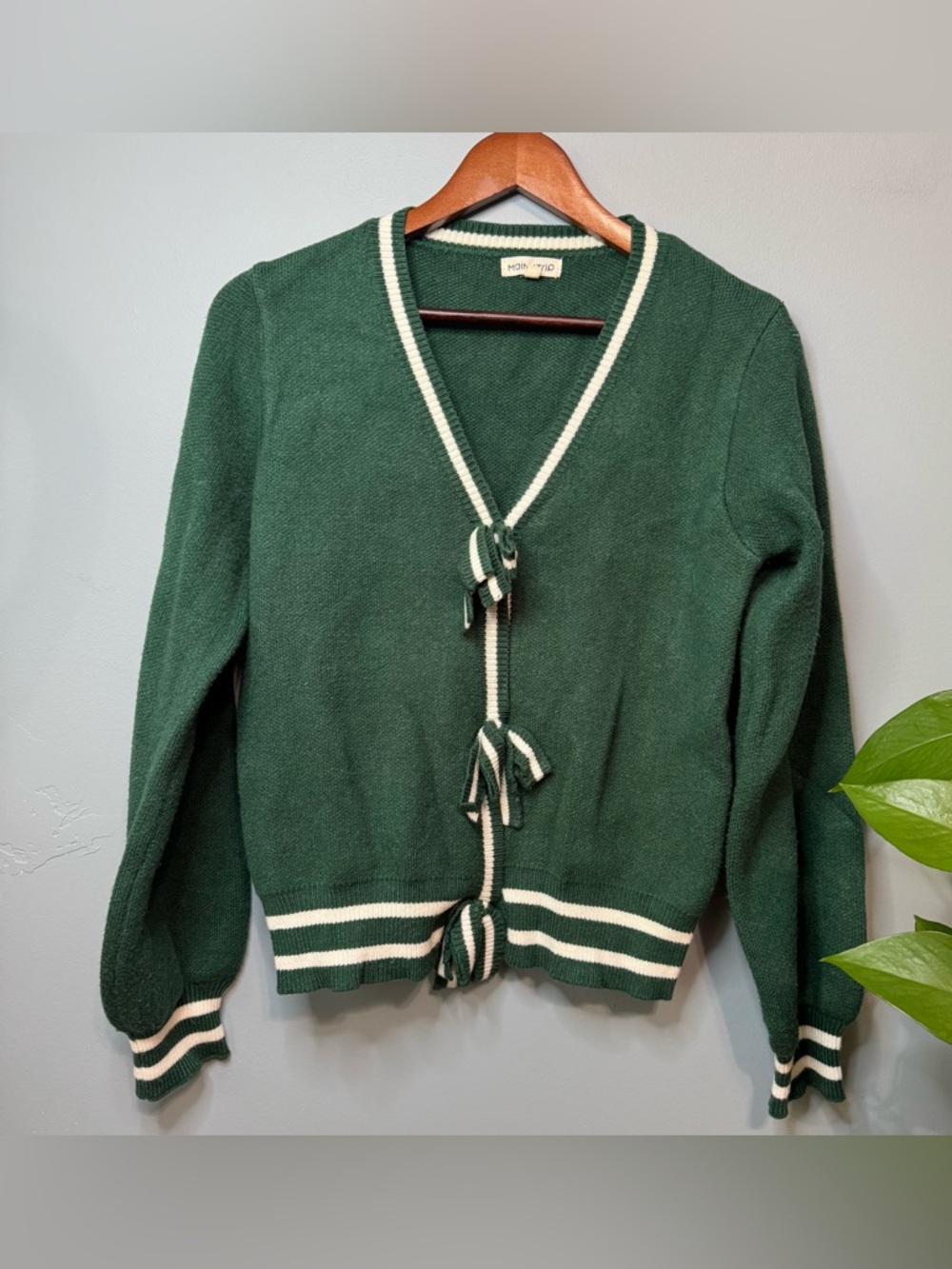 Main Strip Green & White Bow Tie Striped Cardigan Sweater. Women’s Medium